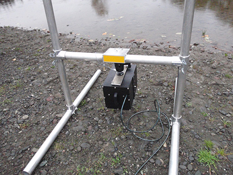 Sonar camera (DIDSON) mounted on stand